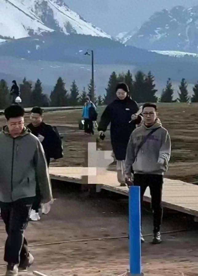 浅发造型显年轻携19岁女友开启文旅事业开元棋牌app54岁汪峰新疆造型曝光(图3)