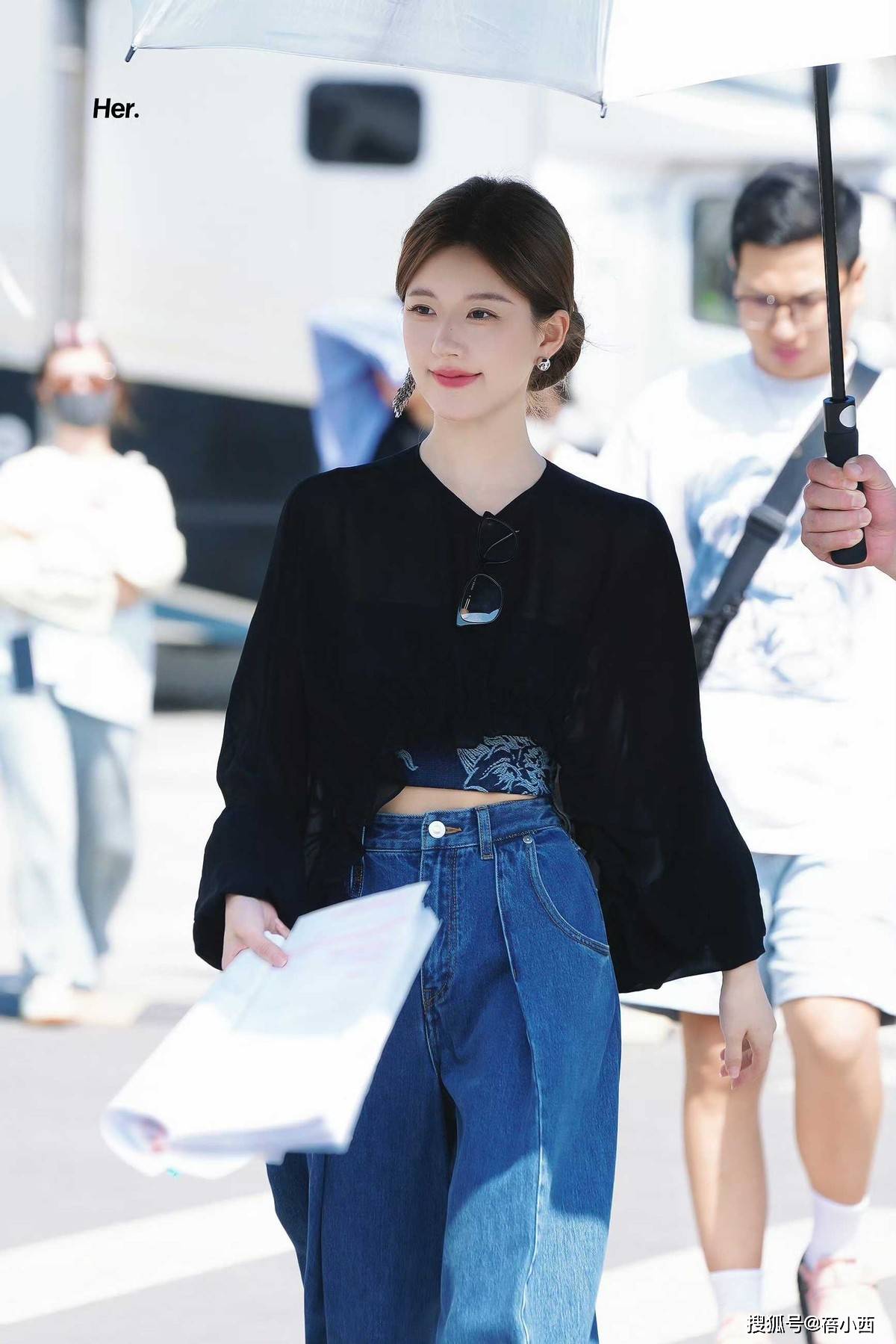 不戴对称才好看果然时尚的尽头是国风开元棋牌app赵露思穿新中式耳环(图5) 不戴对称才好看果然时尚的尽头是国风开元棋牌app赵露思穿新中式耳环(图5)