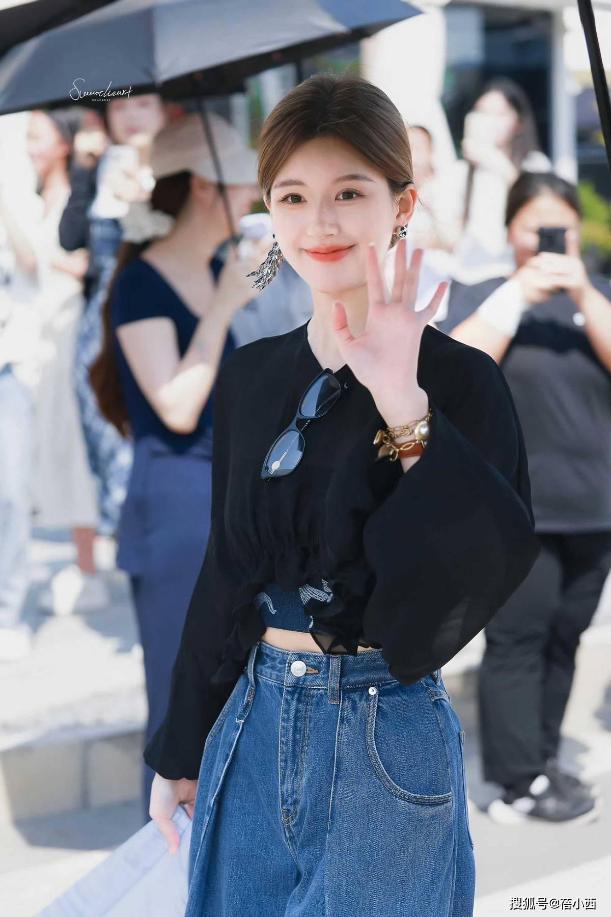 不戴对称才好看果然时尚的尽头是国风开元棋牌app赵露思穿新中式耳环(图6) 不戴对称才好看果然时尚的尽头是国风开元棋牌app赵露思穿新中式耳环(图6)