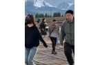浅发造型显年轻携19岁女友开启文旅事业开